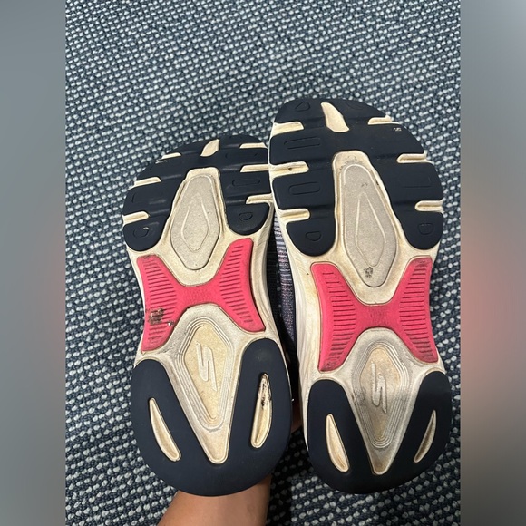 SKETCHERS max cushioning arch fit sneaker - Picture 4 of 4